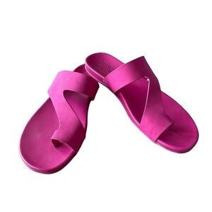 Naturalizer Genn Bolt Toe Loop Flat Sandal Size 5.5